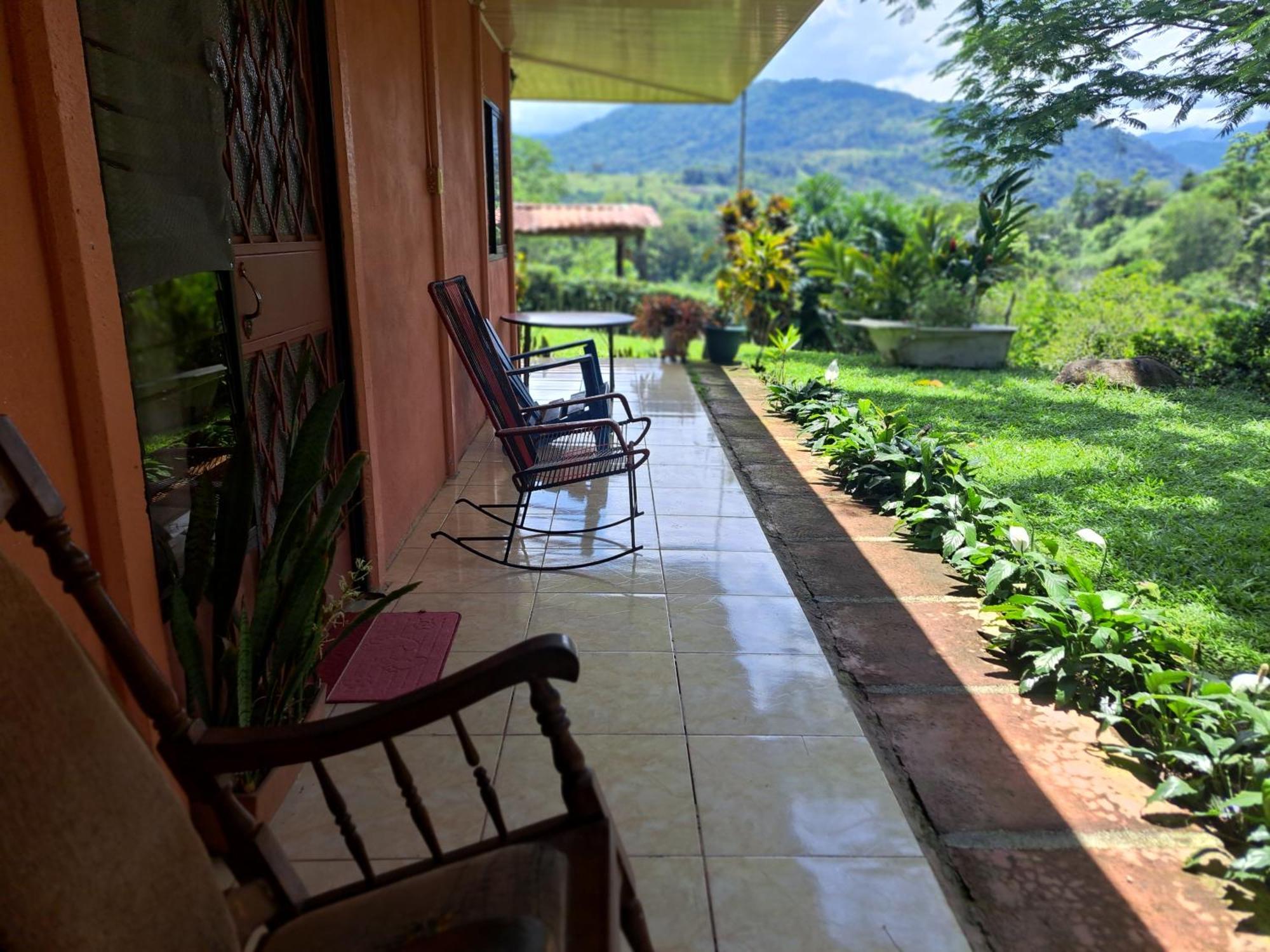 Hospedaje Luis & Ana Pejibaye Rum bild